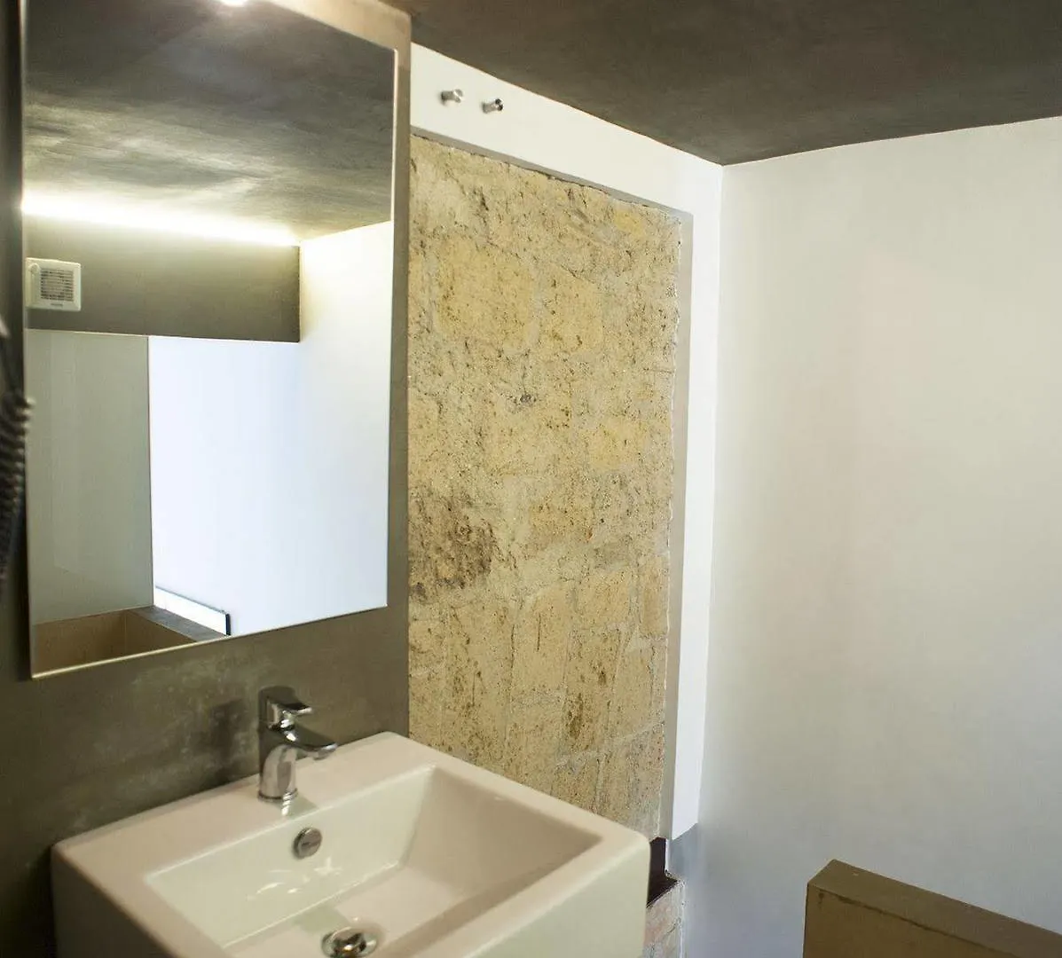 Belledonne Suite & Gallery Naples Bed & Breakfast